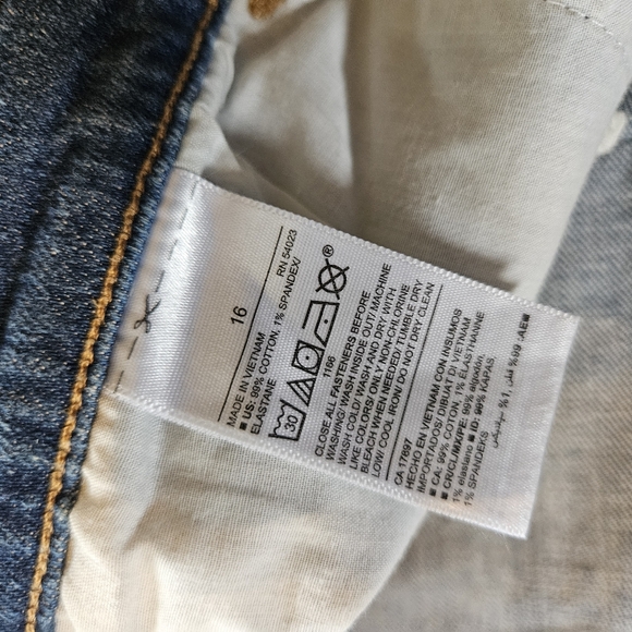 NWOT Old Navt boyfriend shorts Size 18. - Picture 3 of 6